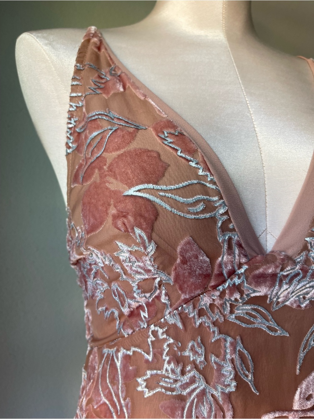 Lulu’s Katrin Mauve Velvet Burnout Floral Print MIDI Dress - Picture 6 of 15